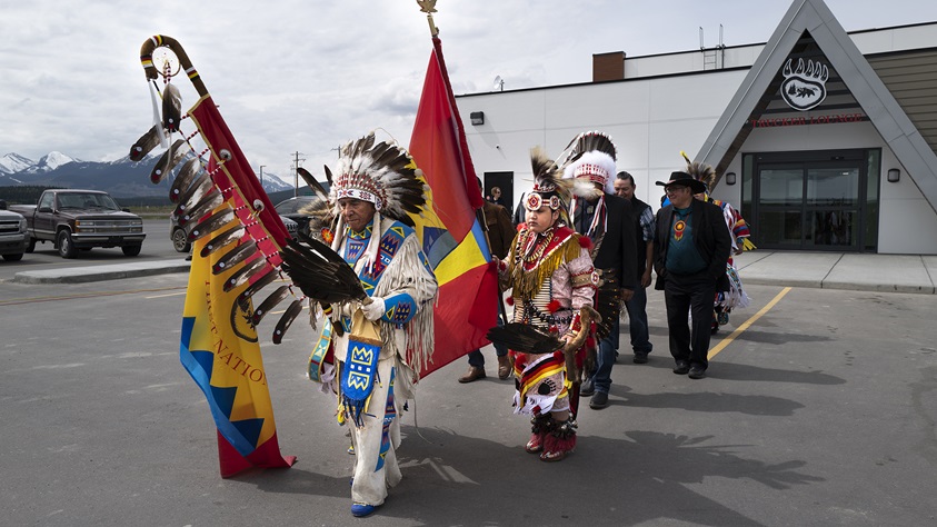 Esso Bearspaw, Native Americans
