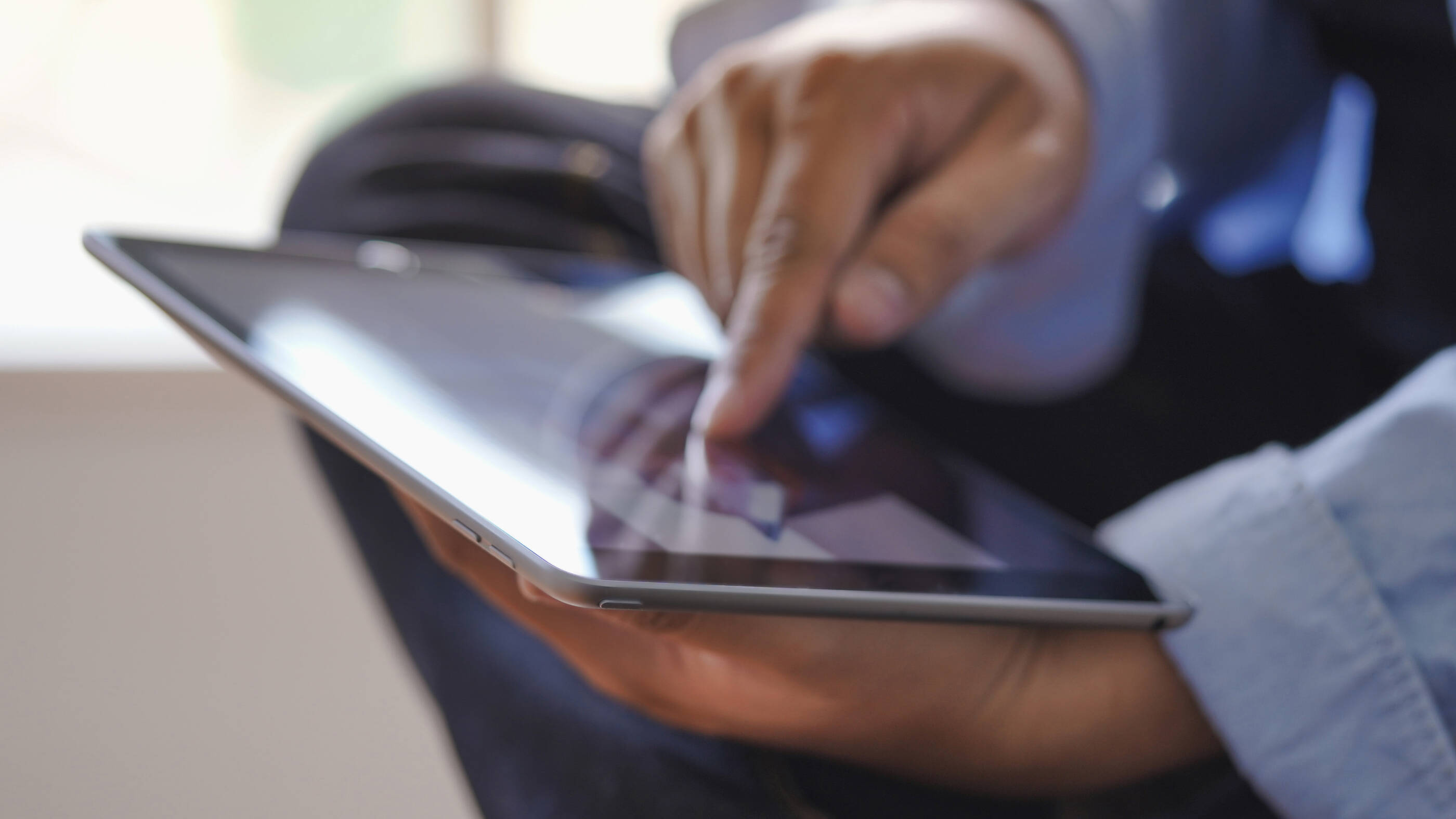 Man using tablet