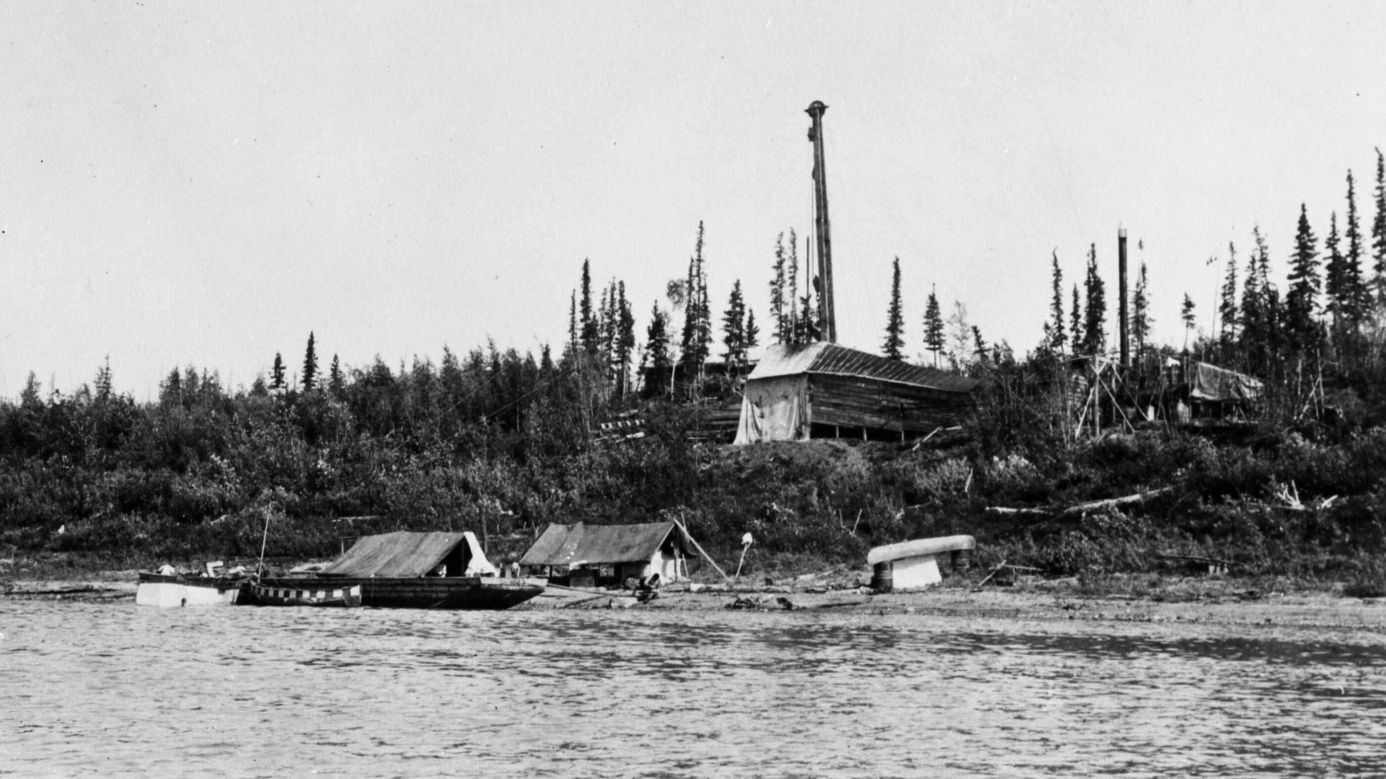 LImpriale dcouvre du ptrole  Fort Norman (Norman Wells) sur les rives du fleuve Mackenzie, dans les Territoires du Nord-Ouest.