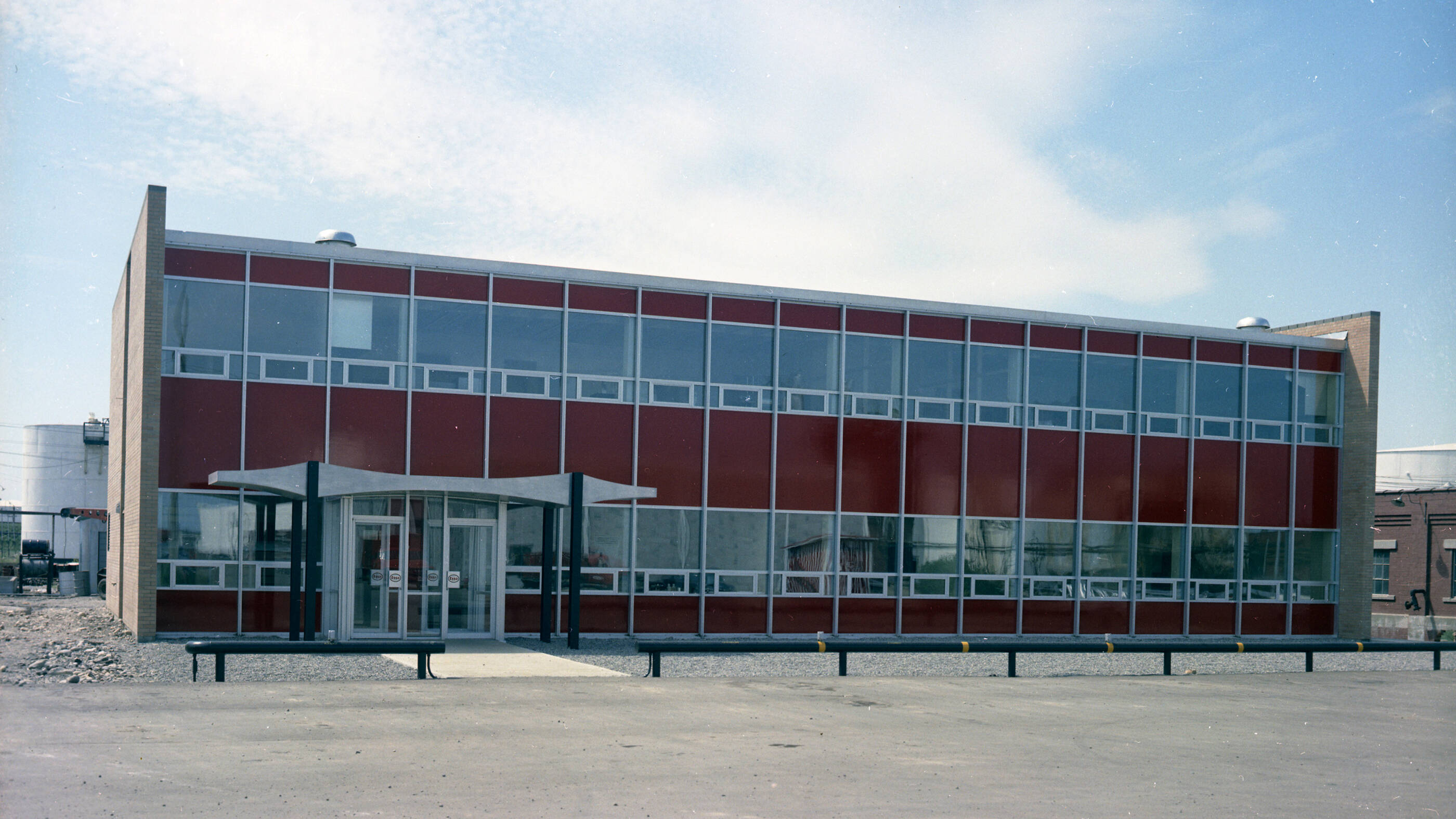 LImpriale ouvre les portes du premier centre de recherche de lOuest canadien  Calgary.